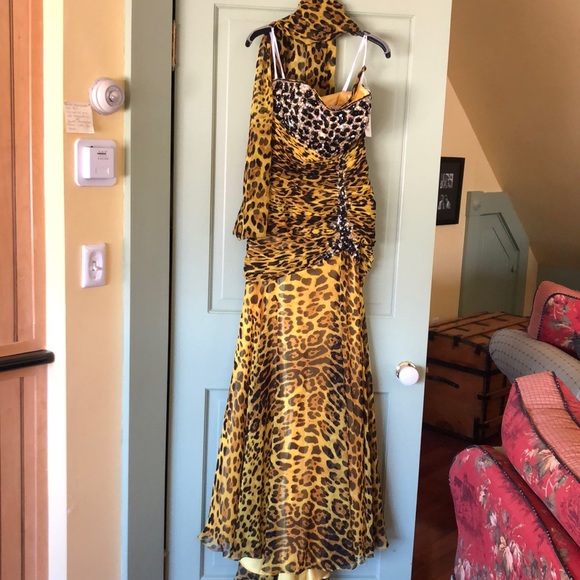 Tony Bowls Gown - Picture 1 of 7